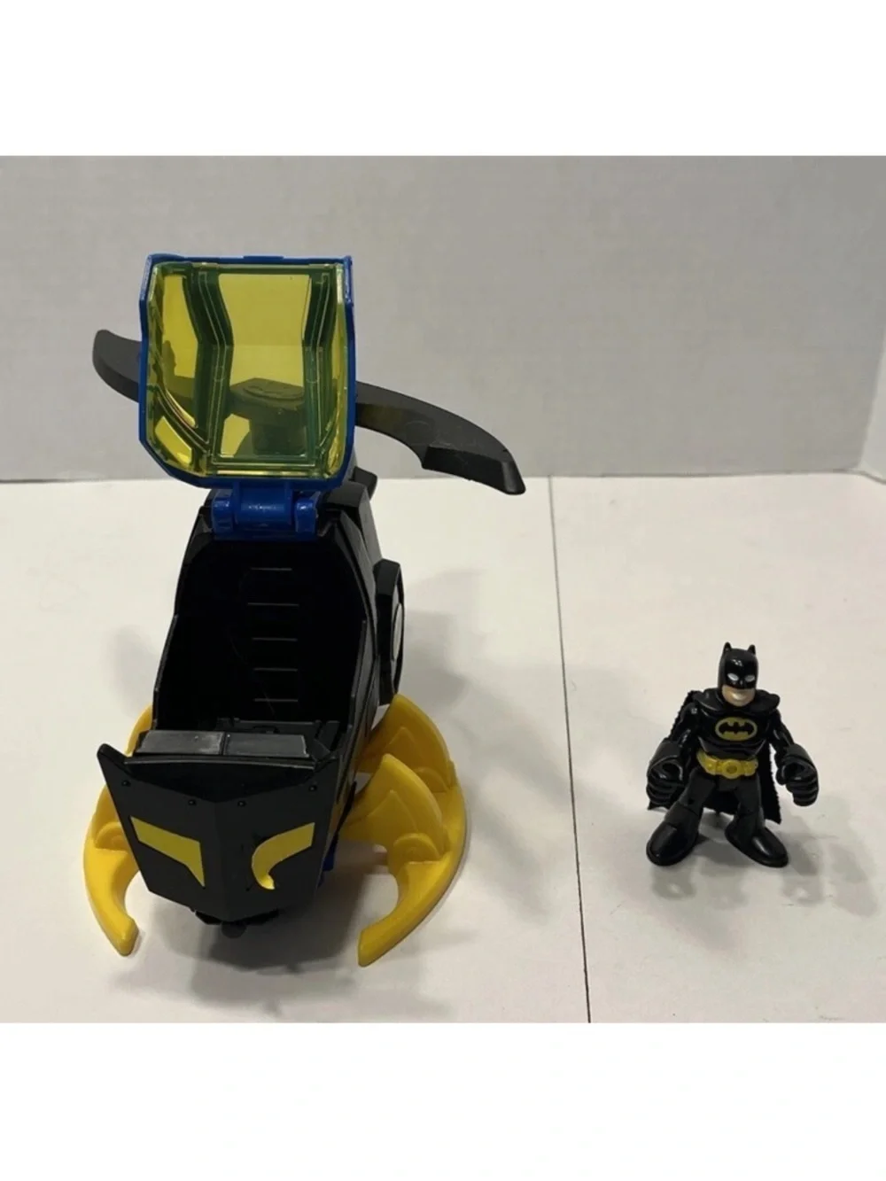 Imaginext DC Super Friends Batman Figure & Bat Helicopter Claw Copter